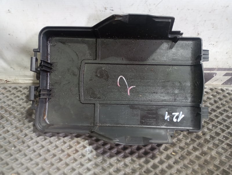 Крышка аккумулятора Volkswagen Golf 2011 Mk6