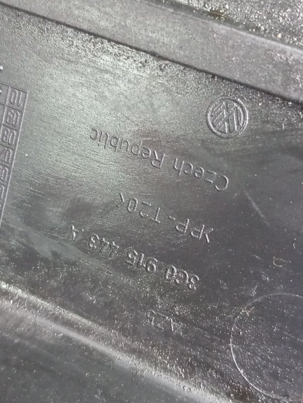 Крышка аккумулятора Volkswagen Golf 2011 Mk6