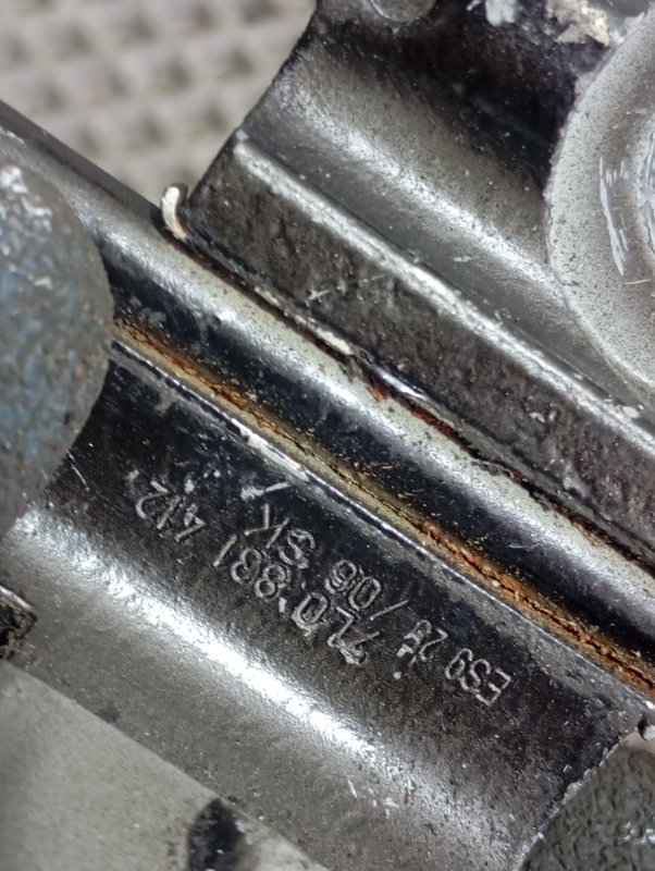 Петля двери Volkswagen Touareg 2006 GP