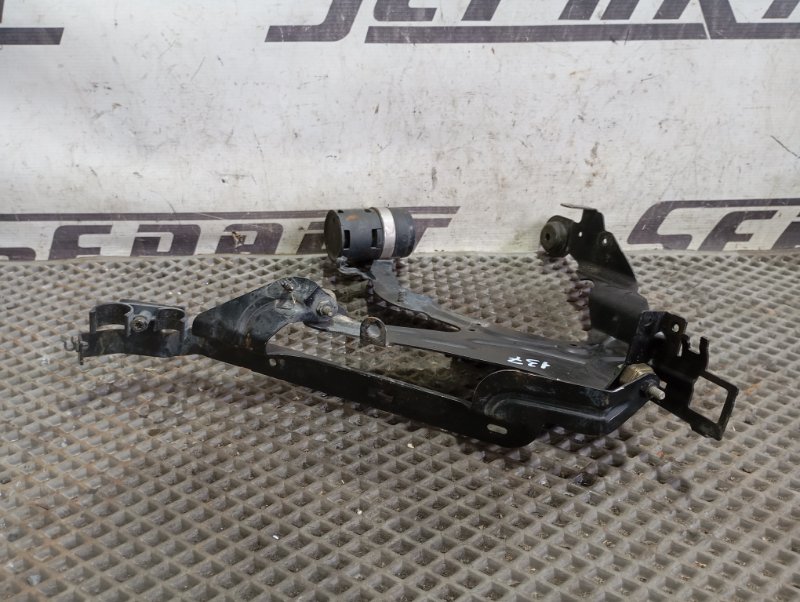 Кронштейн кузова Volkswagen Touareg 2006 GP