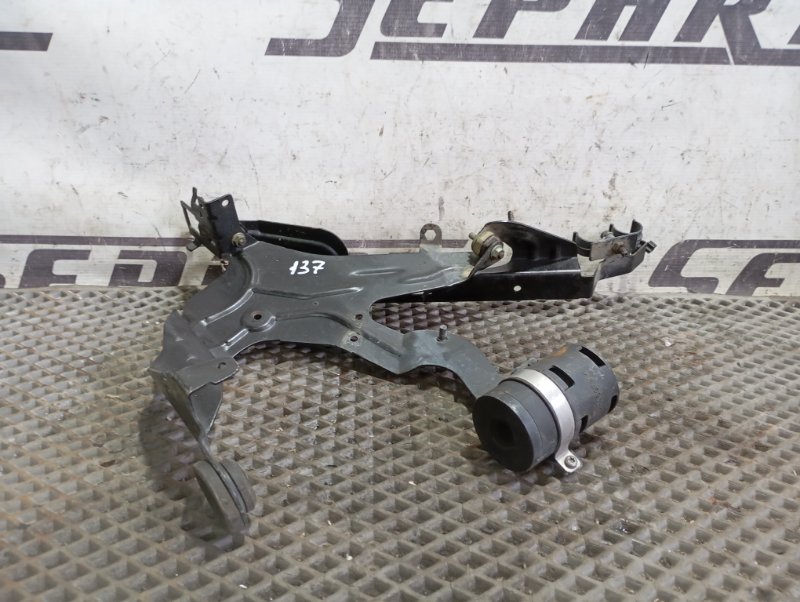 Кронштейн кузова Volkswagen Touareg 2006 GP