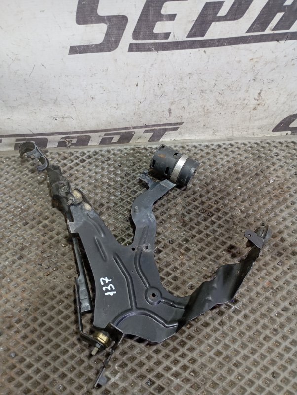 Кронштейн кузова Volkswagen Touareg 2006 GP