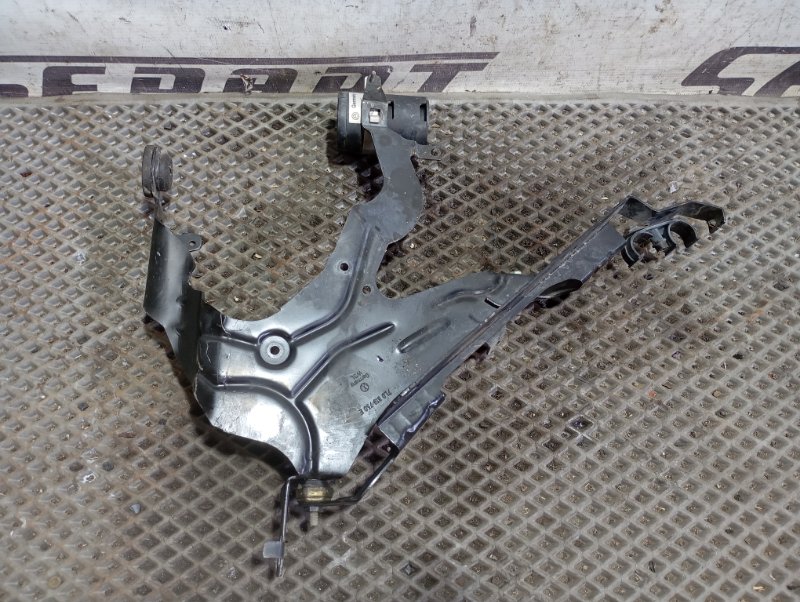 Кронштейн кузова Volkswagen Touareg 2006 GP