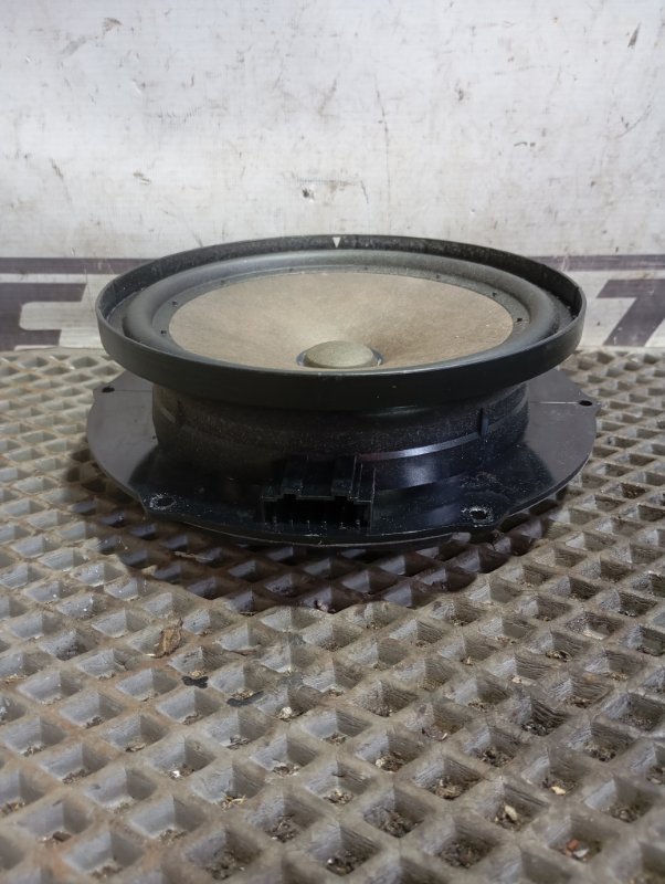 Динамик Skoda YETI 2015