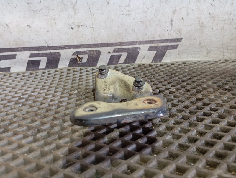 Кронштейн крыла Skoda YETI 2011 5L