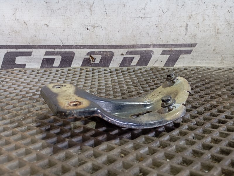 Кронштейн крыла Skoda YETI 2011 5L