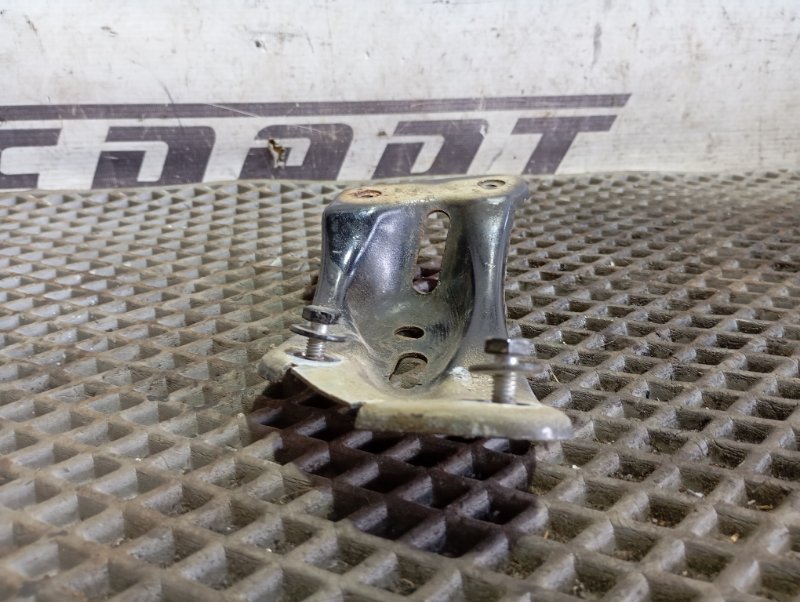 Кронштейн крыла Skoda YETI 2011 5L