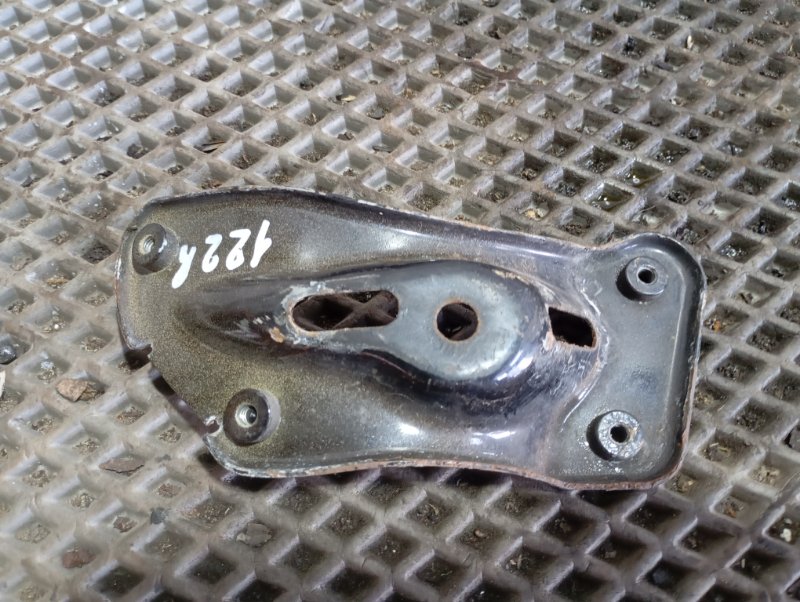 Кронштейн крыла Skoda YETI 2011 5L