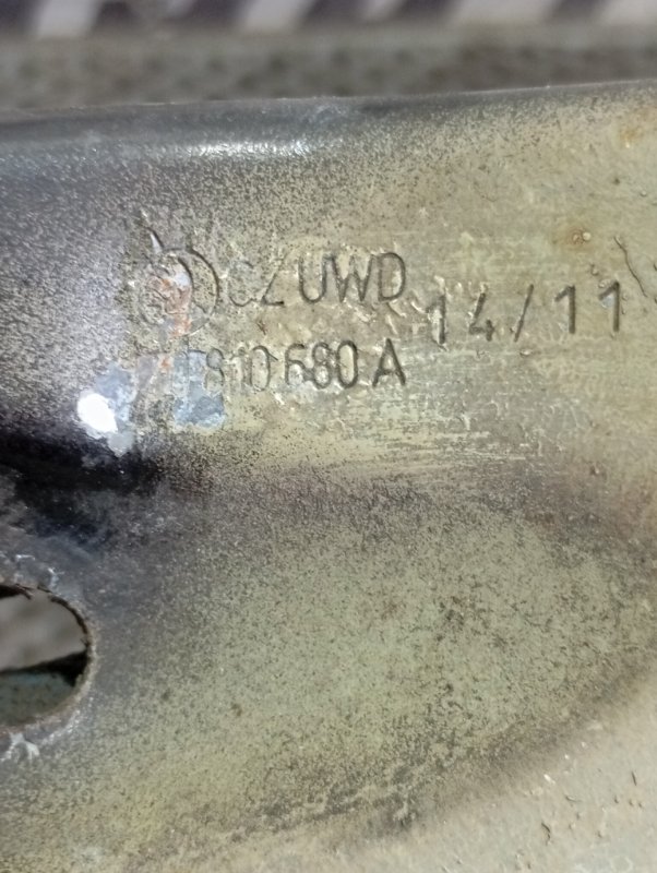 Кронштейн крыла Skoda YETI 2011 5L