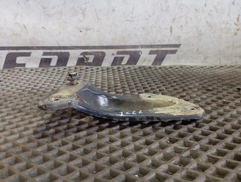 Кронштейн крыла Skoda YETI 2011 5L