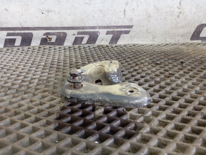 Кронштейн крыла Skoda YETI 2011 5L