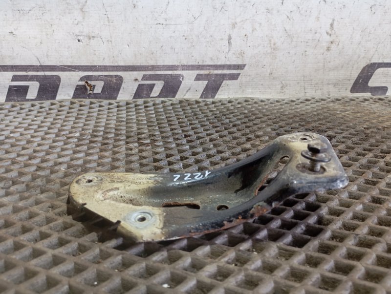 Кронштейн крыла Skoda YETI 2011 5L