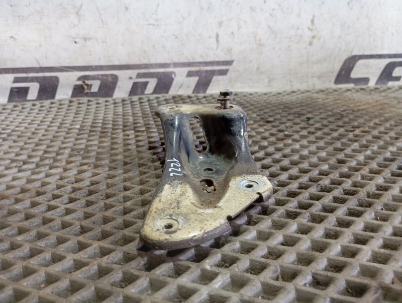 Кронштейн крыла Skoda YETI 2011 5L