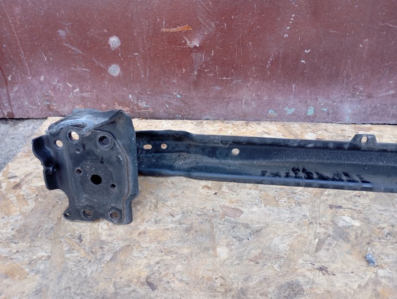 Усилитель бампера Volkswagen Touareg 2006 GP