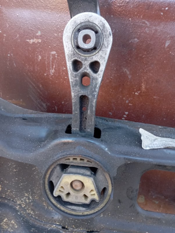 Подрамник Skoda YETI 2011 5L