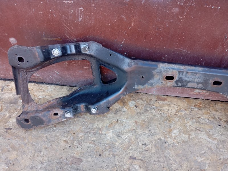 Подрамник Skoda YETI 2011 5L