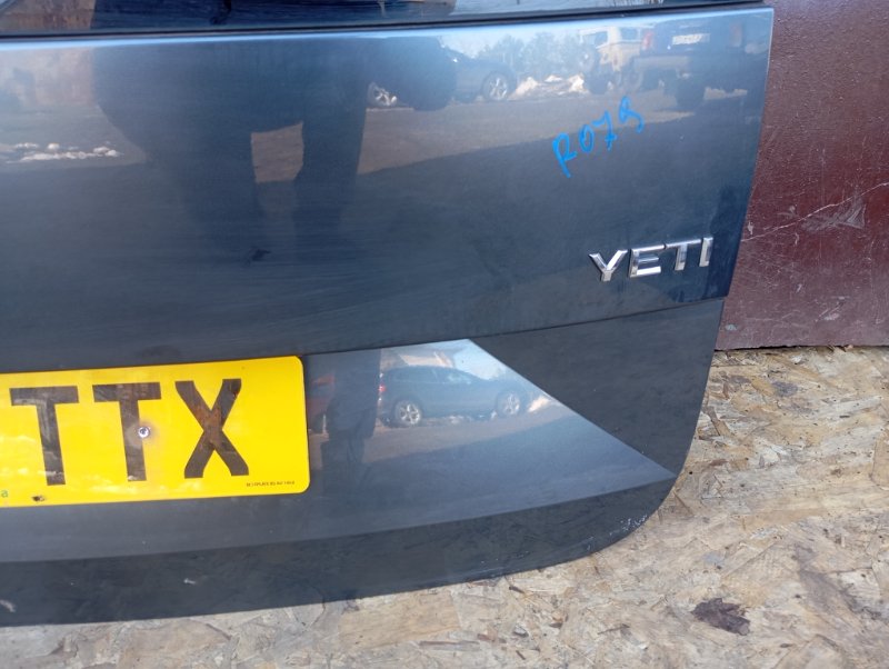 Крышка багажника Skoda YETI 2015