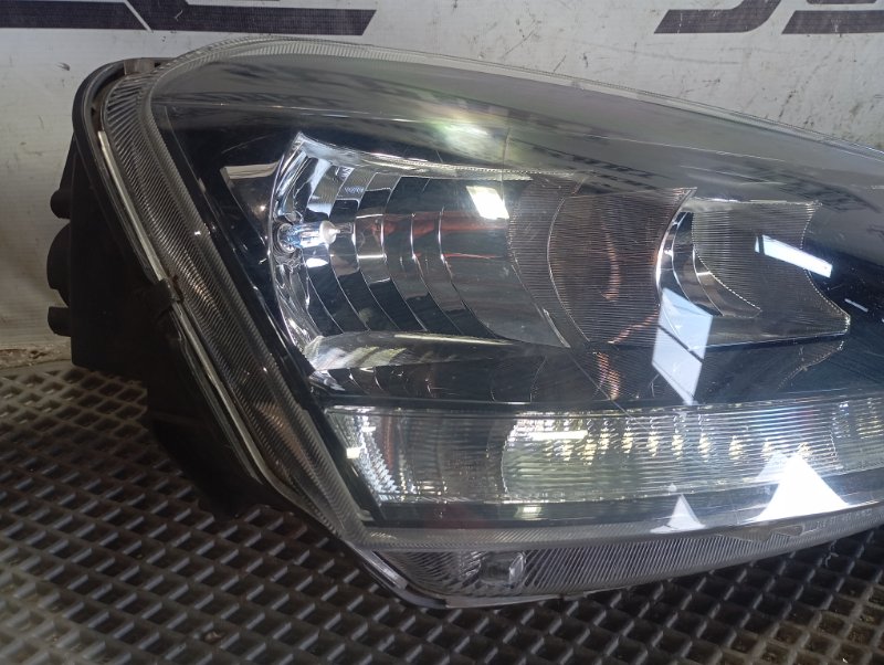 Фары Skoda YETI 2015