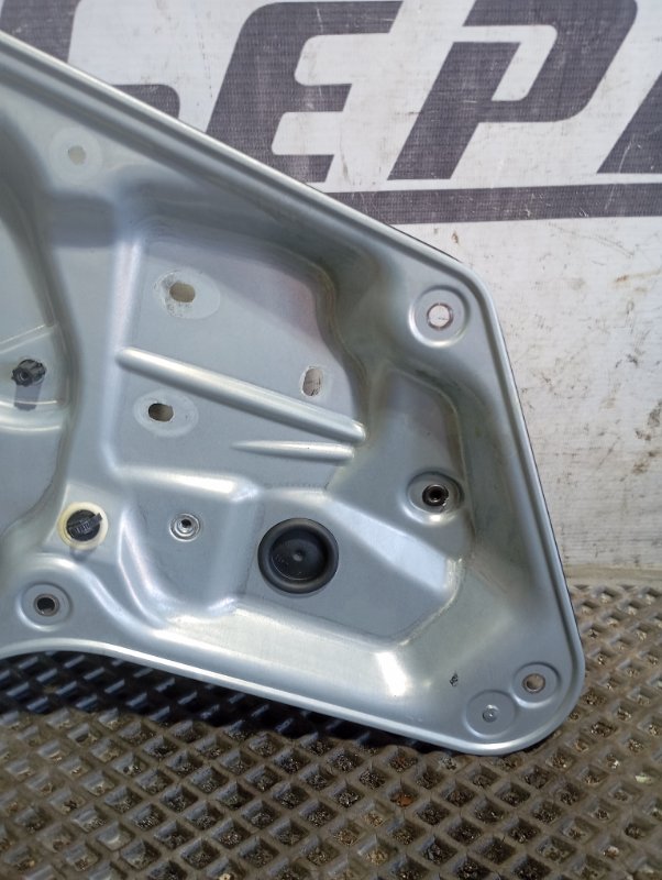 Стеклоподъемник Skoda YETI 2015