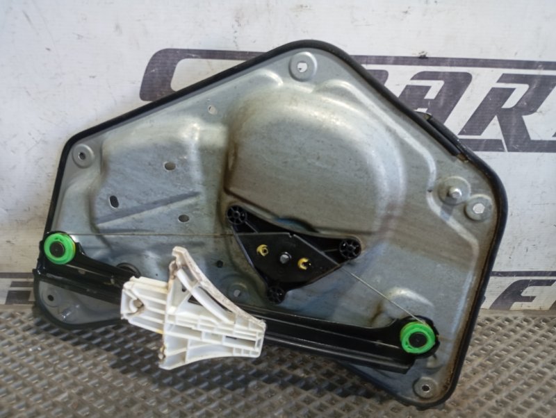 Стеклоподъемник Skoda YETI 2015