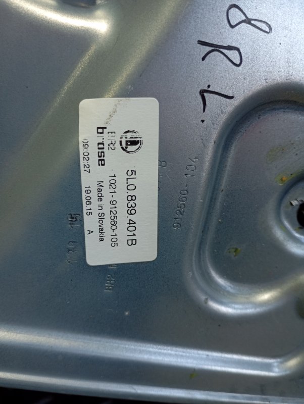 Стеклоподъемник Skoda YETI 2015