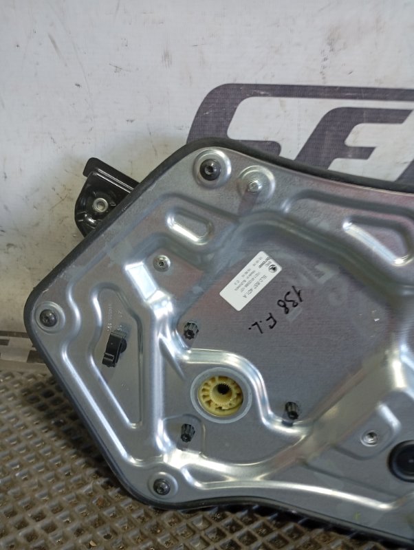 Стеклоподъемник Skoda YETI 2015