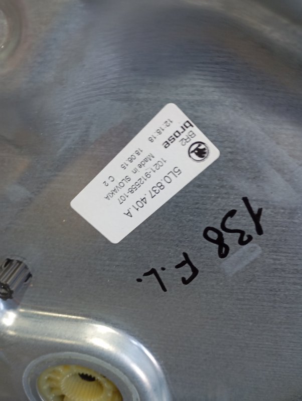 Стеклоподъемник Skoda YETI 2015