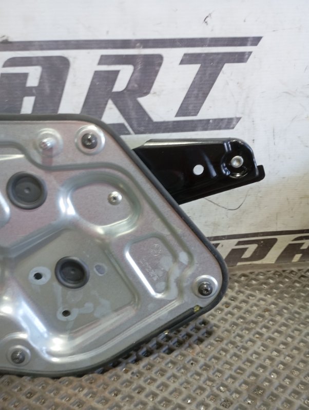 Стеклоподъемник Skoda YETI 2015