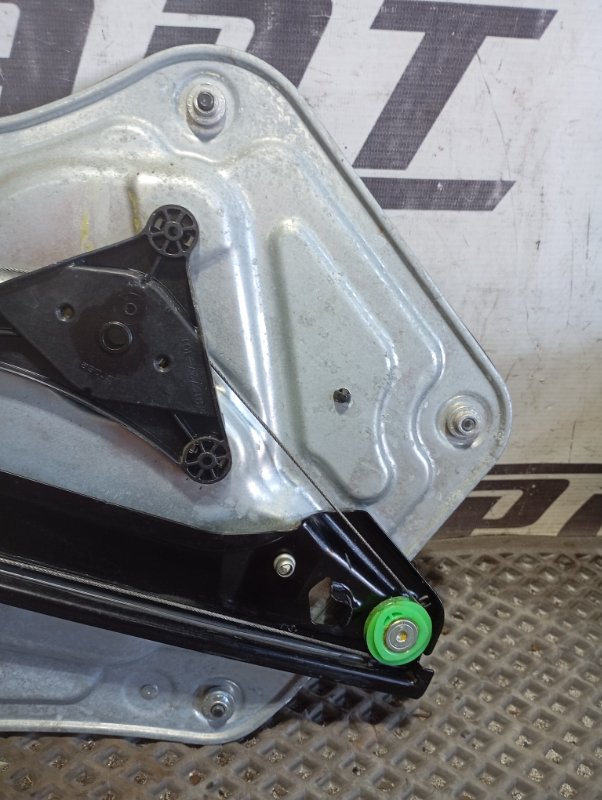 Стеклоподъемник Skoda YETI 2015