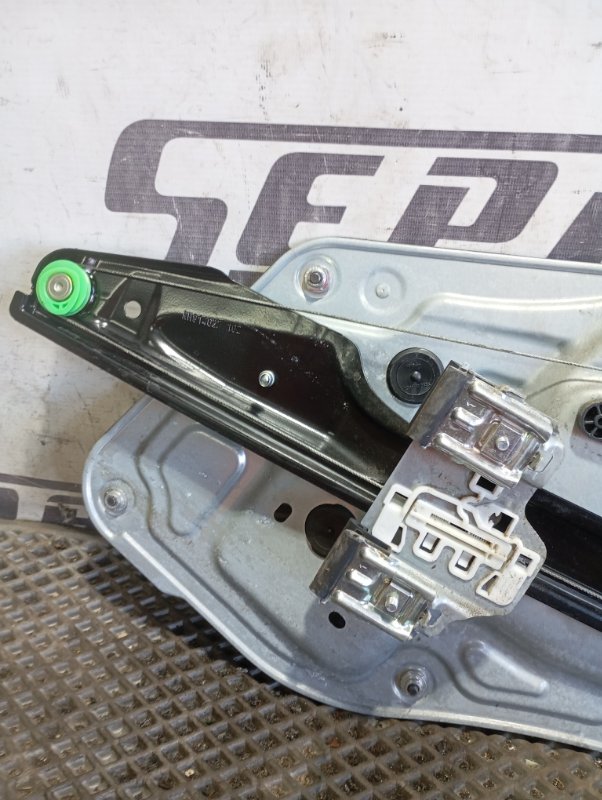 Стеклоподъемник Skoda YETI 2015