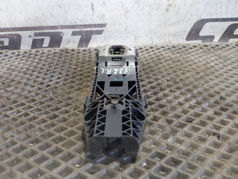 Стеклоподъемник Skoda YETI 2015