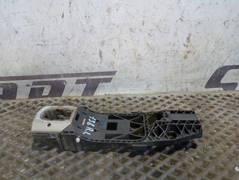 Стеклоподъемник Skoda YETI 2015