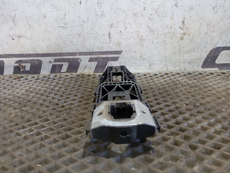 Стеклоподъемник Skoda YETI 2015