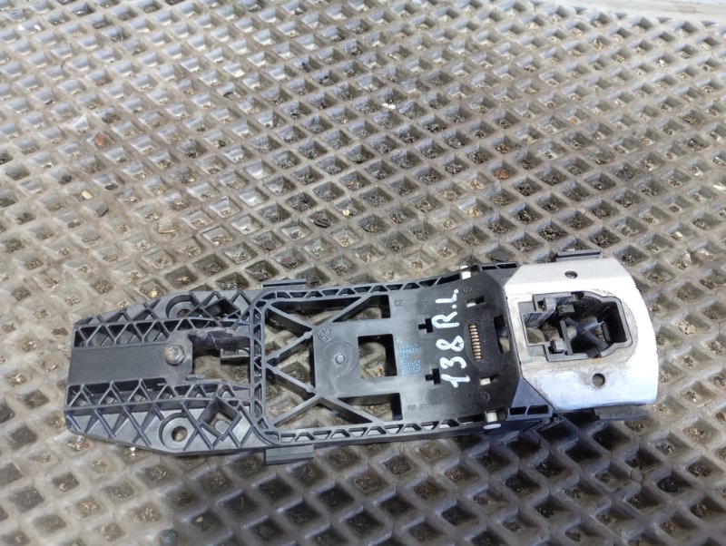 Стеклоподъемник Skoda YETI 2015