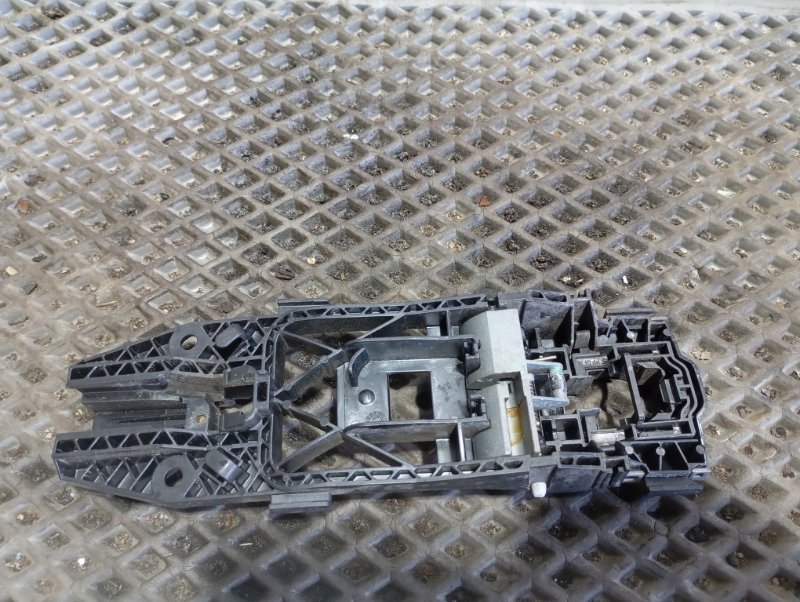 Стеклоподъемник Skoda YETI 2015