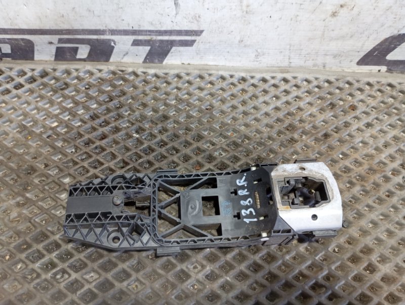 Стеклоподъемник Skoda YETI 2015