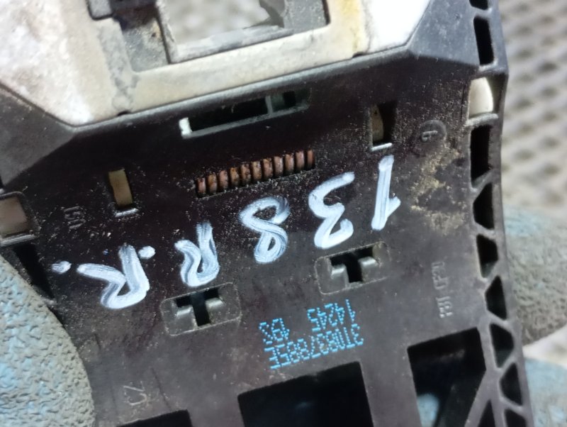 Стеклоподъемник Skoda YETI 2015