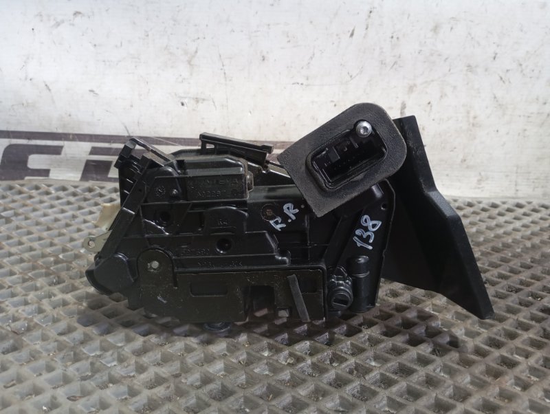 Замок двери Skoda YETI 2015