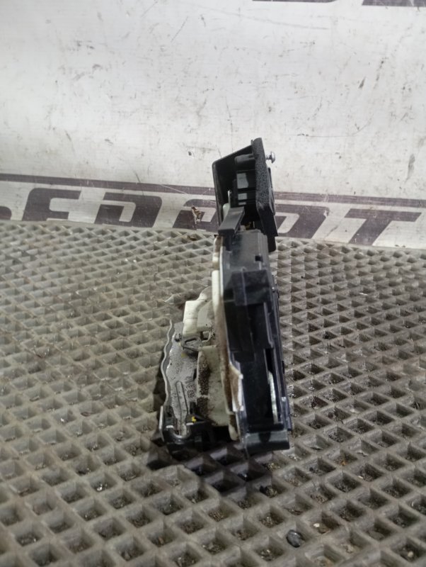 Замок двери Skoda YETI 2015