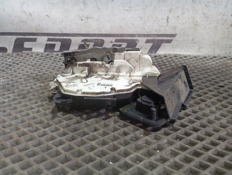 Замок двери Skoda YETI 2015