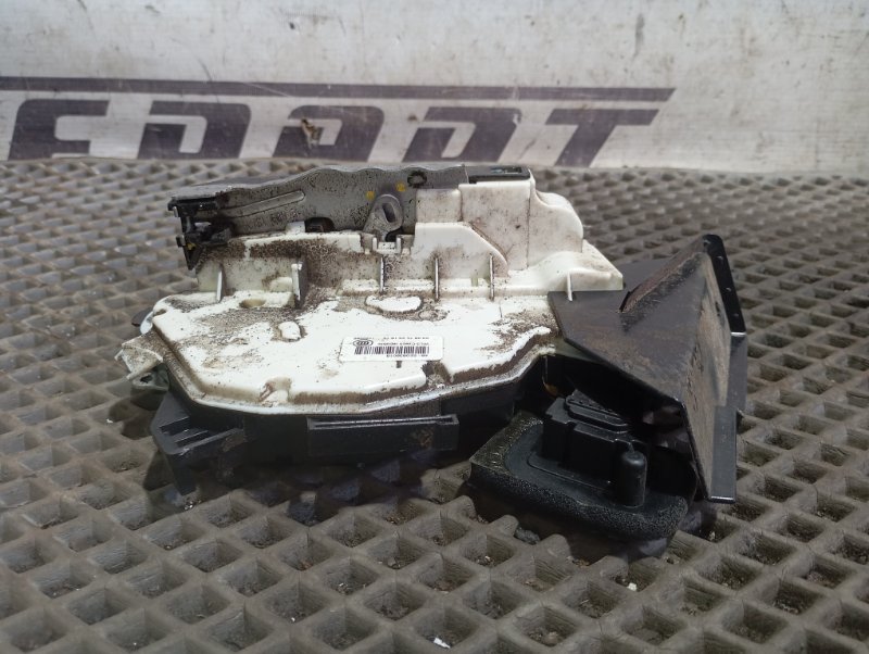 Замок двери Skoda YETI 2015