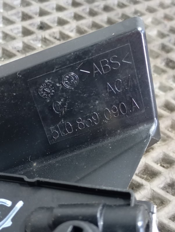 Замок двери Skoda YETI 2015