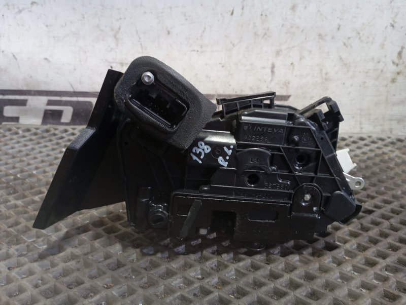 Замок двери Skoda YETI 2015