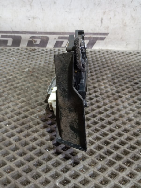 Замок двери Skoda YETI 2015