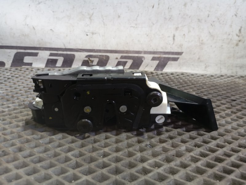 Замок двери Skoda YETI 2015