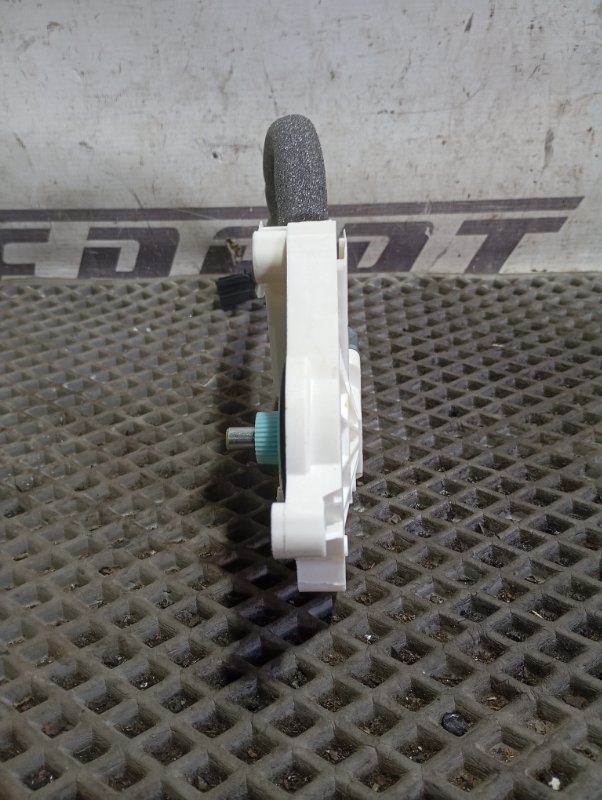 Моторчик стеклоподъемника Skoda YETI 2015