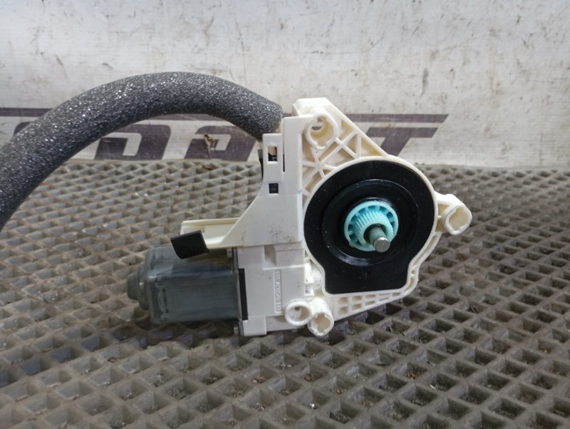 Моторчик стеклоподъемника Skoda YETI 2015