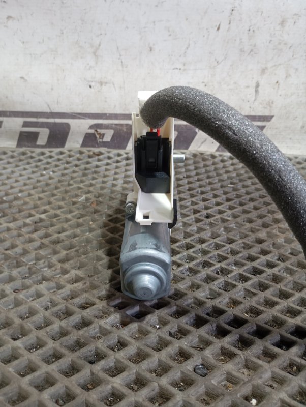 Моторчик стеклоподъемника Skoda YETI 2015