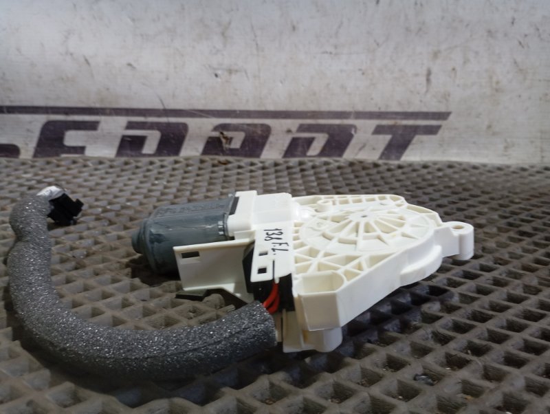 Моторчик стеклоподъемника Skoda YETI 2015