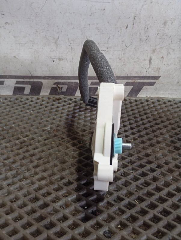 Моторчик стеклоподъемника Skoda YETI 2015